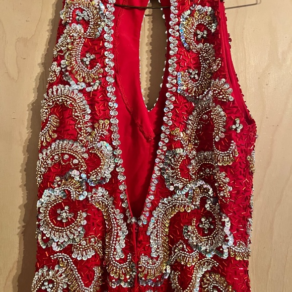 Red sequined formal - Picture 6 of 7